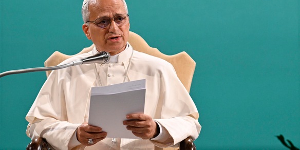 Il Papa firma il suo primo documento, 'Dilexi te'