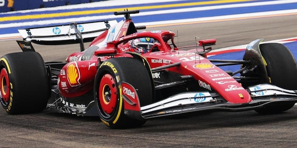 F1, Gp Singapore: trionfo Russell. Ferrari anonima: Leclerc 6°, Hamilton 8°