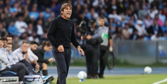 Napoli, Conte: "Sarà un'annata faticosa, metteremo le basi per il futuro". Rivivi la diretta