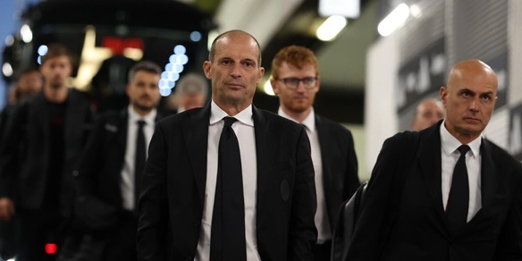 Allegri torna allo Stadium: cori, ovazioni e striscioni, l'omaggio da brividi dei tifosi della Juve