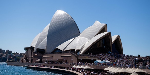 Uomo armato apre il fuoco in strada a Sydney, 20 feriti