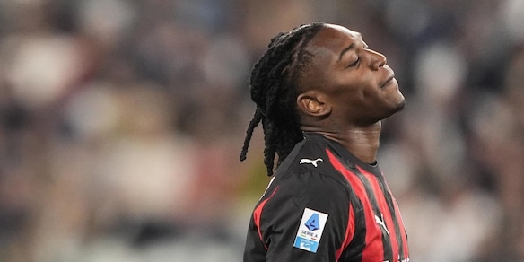 Leao, gol falliti e atteggiamento superficiale: i tifosi del Milan furiosi sui social