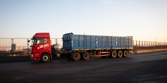 Trump, da novembre dazi del 25% su camion medi e grandi