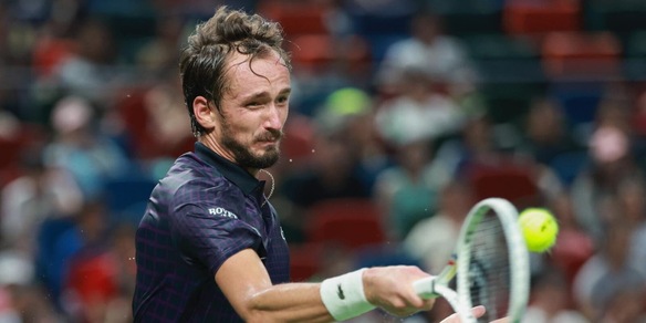 Medvedev fiuta l’occasione e la spara grossa: "A Shanghai soffrono tutti, sono contento…"