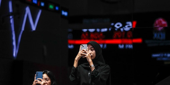 Borsa: l'Asia tira il fiato con Wall Street, oro senza freni