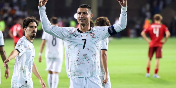 ++ Cristiano Ronaldo è il primo calciatore miliardario ++