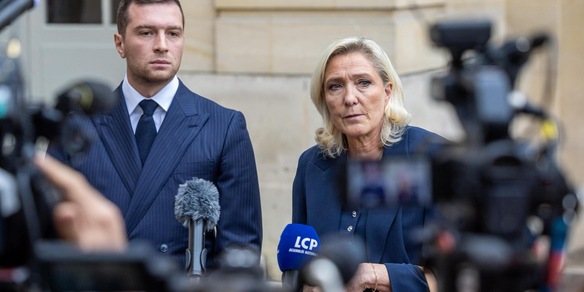 Le Pen, 'ora basta, la farsa è durata abbastanza'