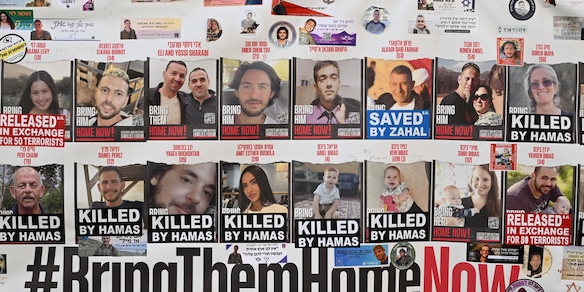 Media, ostaggi liberi in una sola volta, senza cerimonie