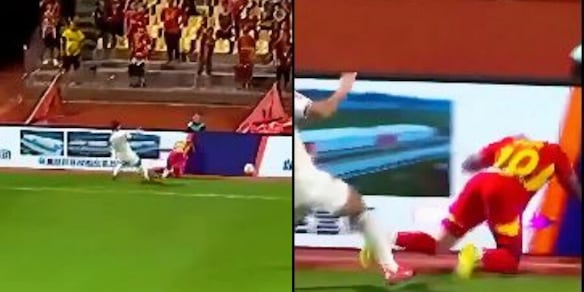 Tragedia in Cina, immagini terrificanti: calciatore contro i cartelloni, si rompe il collo