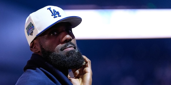 LeBron James fermato dalla sciatica: salta l'esordio in Nba