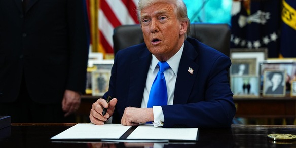 Trump, 'Cina ostile, valuto un massiccio aumento dei dazi'