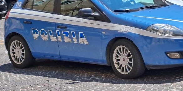 Violenta donna a Napoli, bloccato da un gruppo di passanti