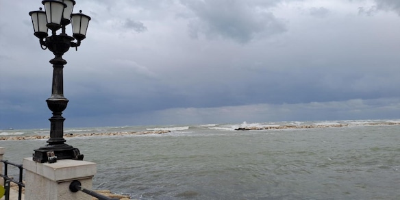 Italia divisa in due tra l'alta pressione e un insidioso vortice