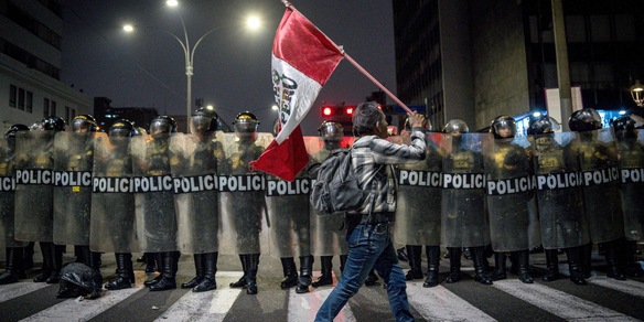 Perù: manifestazione di protesta a Lima, 75 feriti