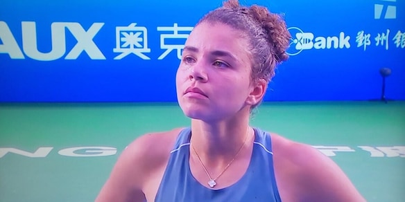 Jasmine Paolini batte Bencic dopo una partita estenuante: gesti e frasi da brividi, social in delirio