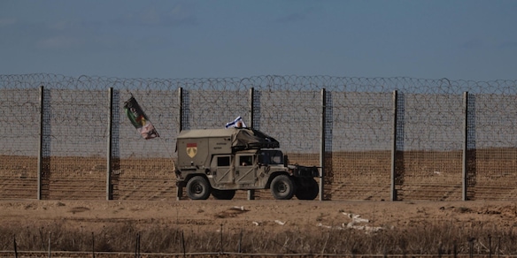 Media, 'colpito minibus a Gaza, 11 morti stessa famiglia'