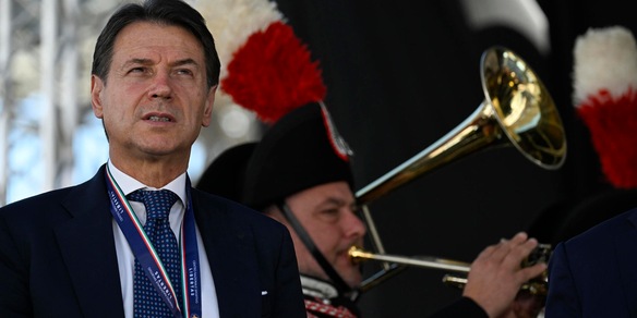 Conte,Meloni in imbarazzo sulla manovra scappa dalle domande