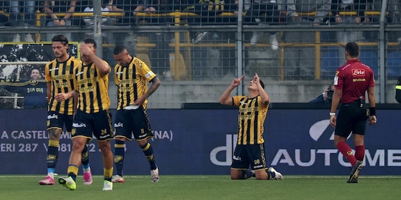 Serie B, la Juve Stabia vince il derby con l'Avellino. Il Bari cade: tris Reggiana