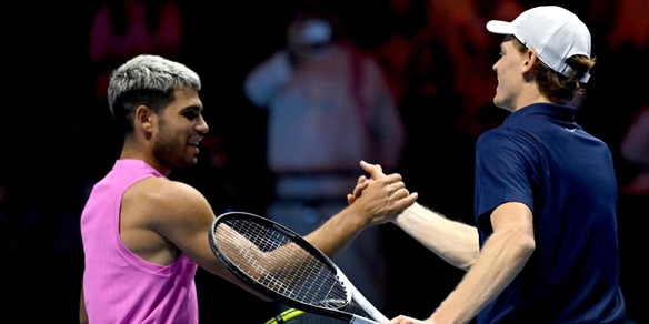 Alcaraz vuole sfidare Sinner sul suo terreno: gli sci e i go-kart. Il botta e risposta sui social dopo il Six Kings Slam è pazzesco