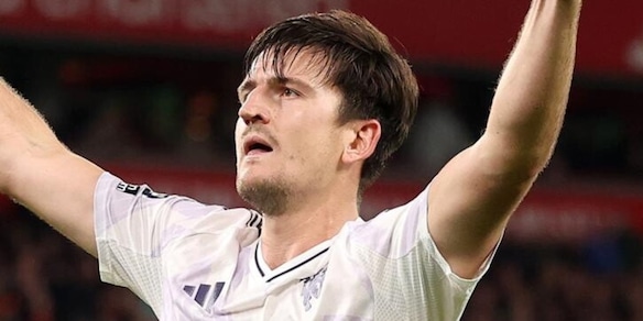 Il Liverpool cade ancora, vince lo United con Maguire nel finale. Frena anche il Tottenham