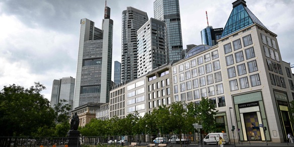 Borsa: Europa contrastata, effetto S su Parigi, Milano +1,3%