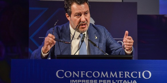 Salvini, se le banche si lamentano sale contributo a manovra