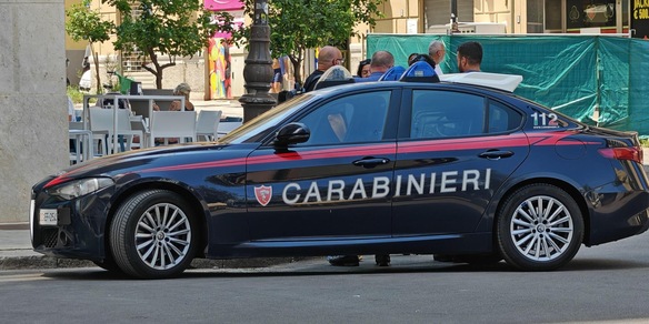 Tiene prigioniera in casa una donna per un mese, arrestato