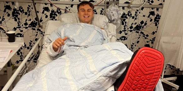 Holger Rune si è operato al tendine d'Achille: il messagio ai fan dal letto d'ospedale