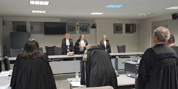 Abusi su minore, appello ribalta verdetto e condanna a 3 anni