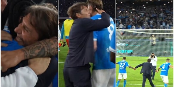 Conte scatenato in campo con la squadra dopo la vittoria del Napoli con l'Inter