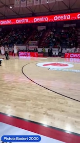 Pistoia, il ricordo per Raffaele Marianella: il minuto di silenzio e lo striscione