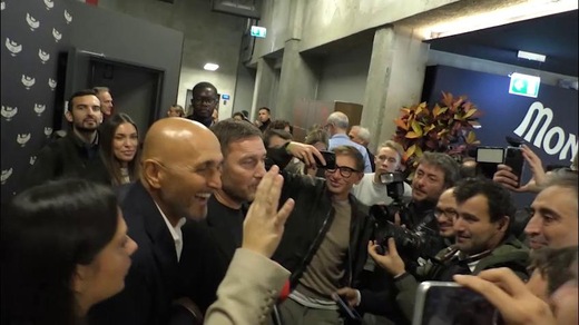 Totti scherza con Spalletti: "Tu fai l'allenatore, io il magazziniere"
