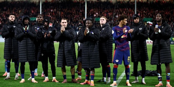 Tragedia in Coppa di Germania: un tifoso del Lipsia muore prima della partita