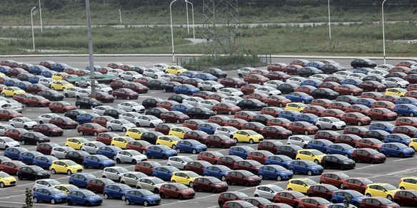 Auto Ue, 'mancano chip, stop della produzione imminente'