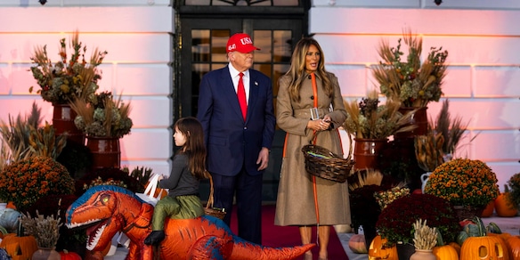 'Dolcetto o scherzetto', Trump e Melania celebrano Halloween