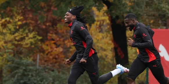Leao recuperato per Milan-Roma: di corsa col sorriso a Milanello