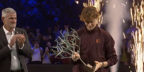 Sinner a Parigi vince il trofeo disegnato da un italiano: cosa rappresenta l’albero