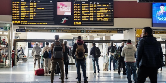 Minore torturato a Torino, procura indaga per sequestro