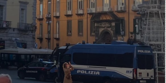 Napoli-Eintracht, Piazza del Gesù presidiata dopo i tafferugli del 2023