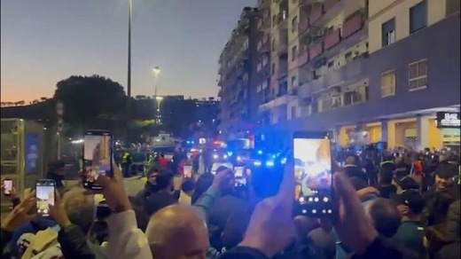 L'Eintracht al "Maradona" tra i fischi dei tifosi azzurri