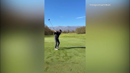 Sinner gioca a golf, che urlo dopo la buca