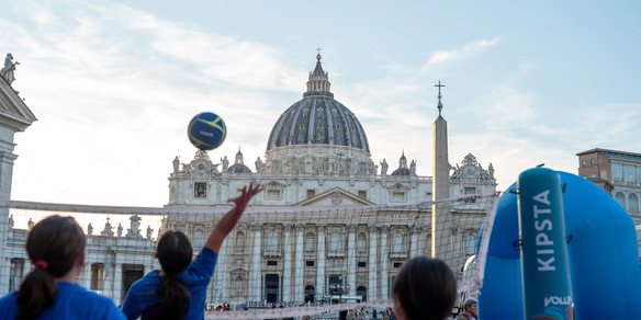 Che festa con il Volley S3 davanti a San Pietro