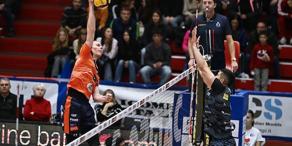 Brescia vince il posticipo con Pineto e si prende la vetta