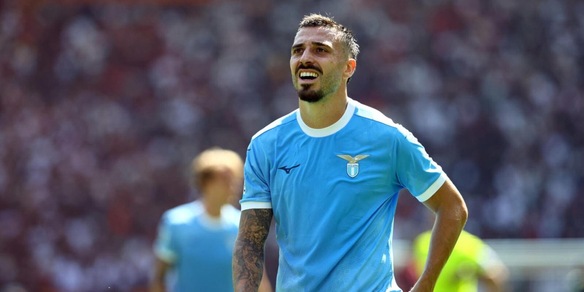 Milan e Inter piombano su Gila: la Lazio è a rischio. Tanti i giocatori in scadenza, e i rinnovi...