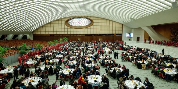Giornata poveri,a pranzo con il Papa anche una cinquantina trans