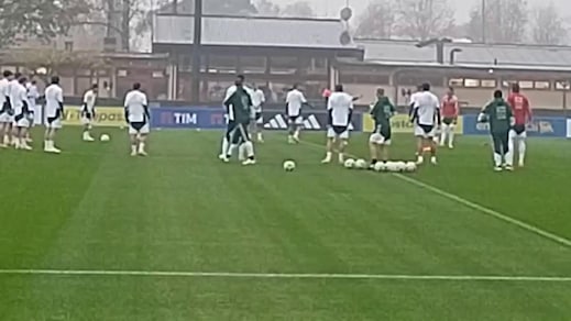 Italia, rifinitura sotto la pioggia a Milanello