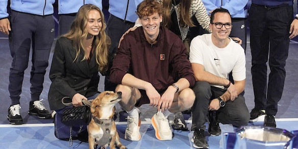 Sinner show, che festa in campo con Laila e il cane Snoopy!