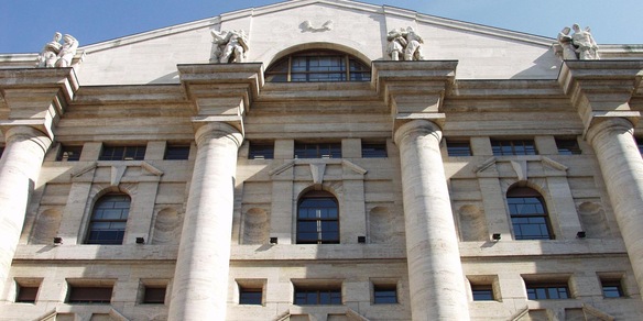 Borsa: Milano apre poco mossa (+0,01%)