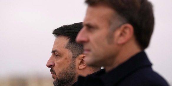 Macron e Zelensky, intesa per acquisto fino a 100 caccia