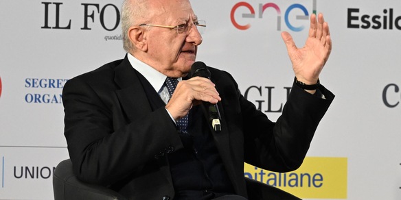 De Luca, su condono e pensioni a destra 'ciucci e cialtroni'